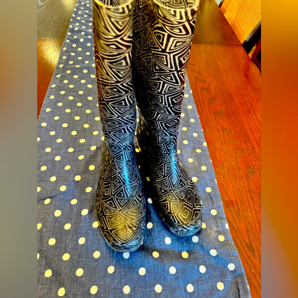 Tom's rain boots NWOT